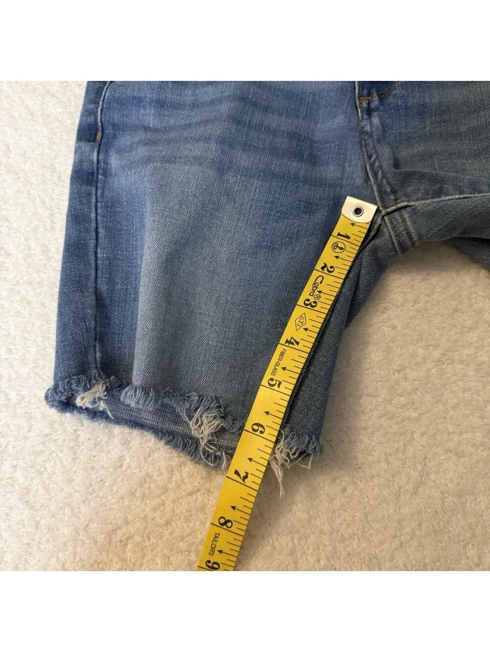 Judy Blue Women’s 3/26 Skinny Fit Denim Bermuda Shorts Raw Hem Stretch